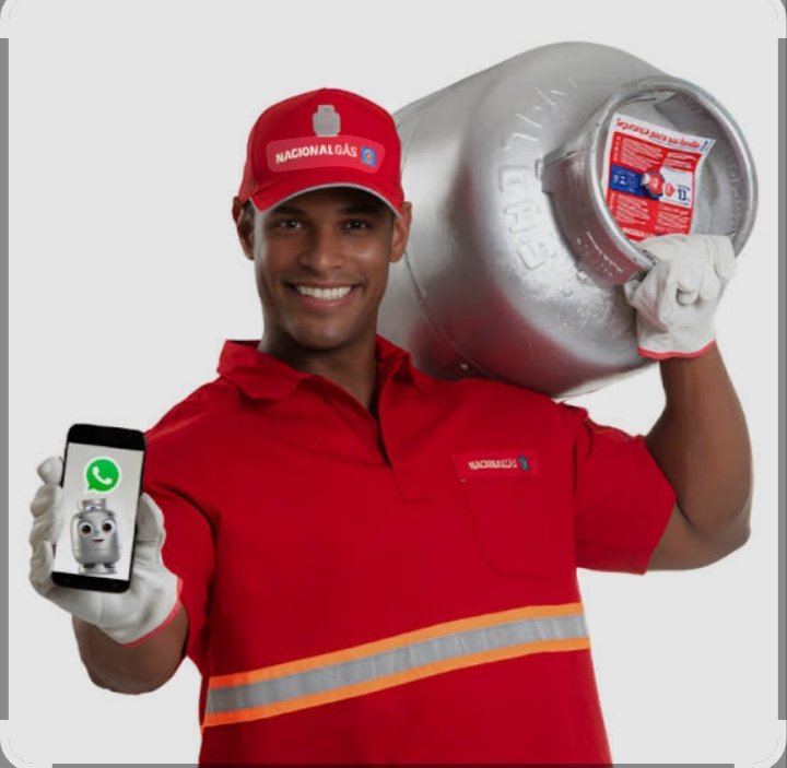 Entregador Nacional Gás com botijão no ombro